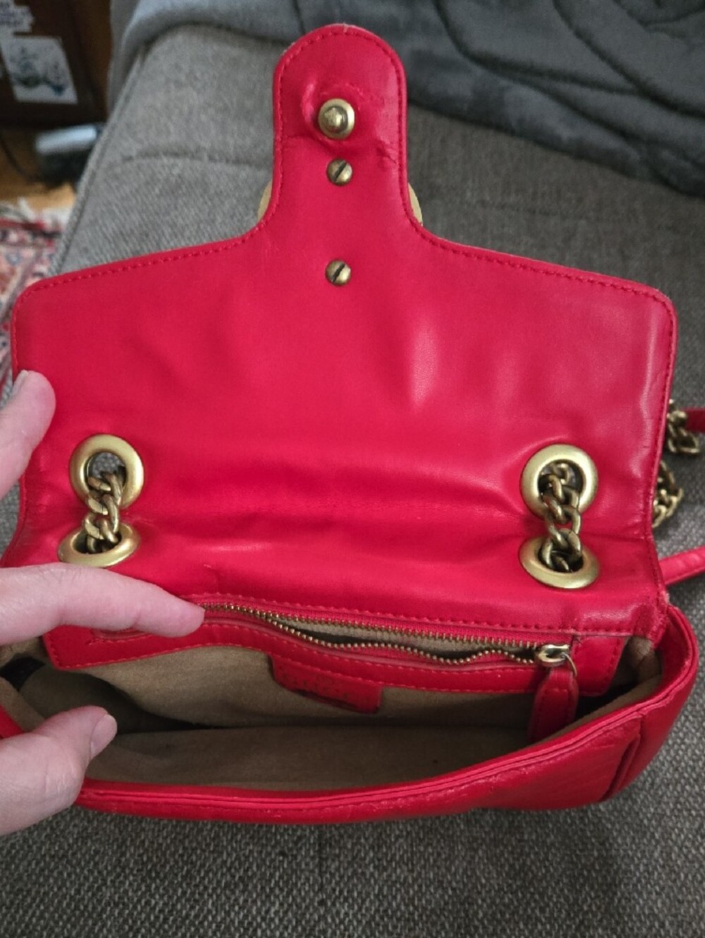 Gucci Red Matelassé GG Shoulder Bag with Gold Chain - Picture 4 of 9